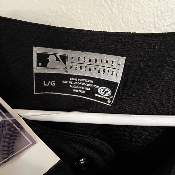 Pirates Black and Yellow Jersey - Picture 4 of 7